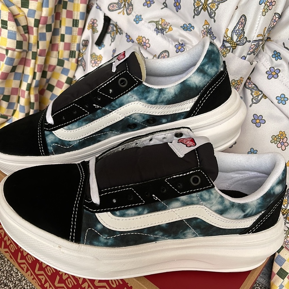 Vans WMNS Old Skool Over
Tie-Dye Black/Multi
VN0A7Q5EBMV Platforms - Picture 7 of 16
